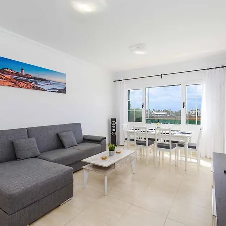 Femes Playa Blanca (Lanzarote)