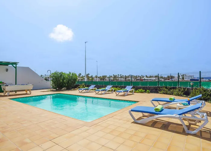 Femes Playa Blanca (Lanzarote)