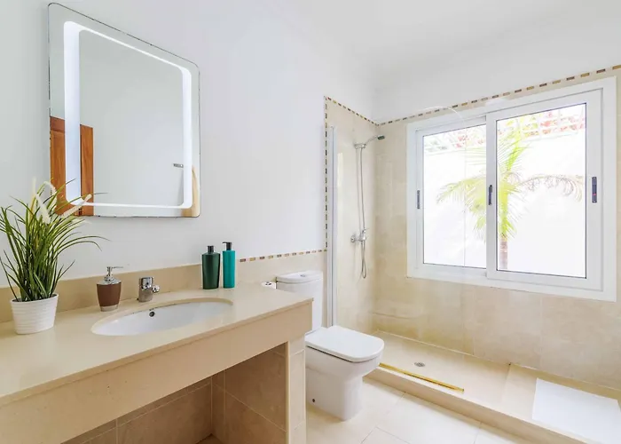 Femes Vila Playa Blanca (Lanzarote)