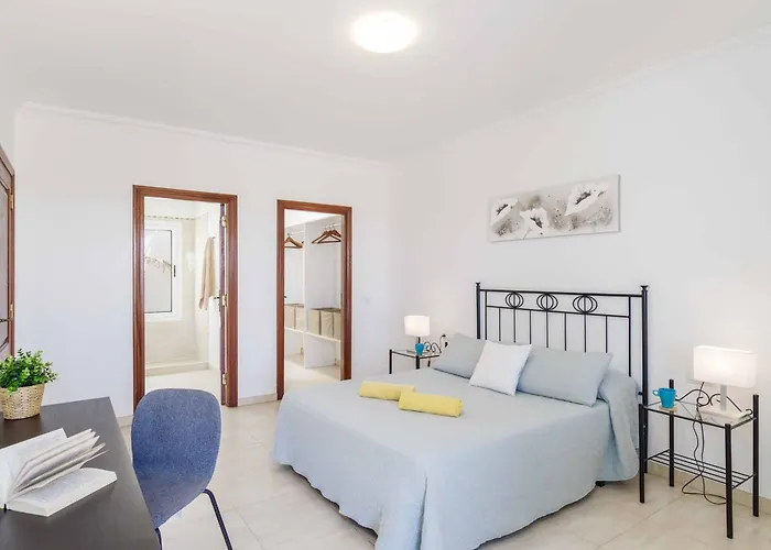 Femes Playa Blanca (Lanzarote)